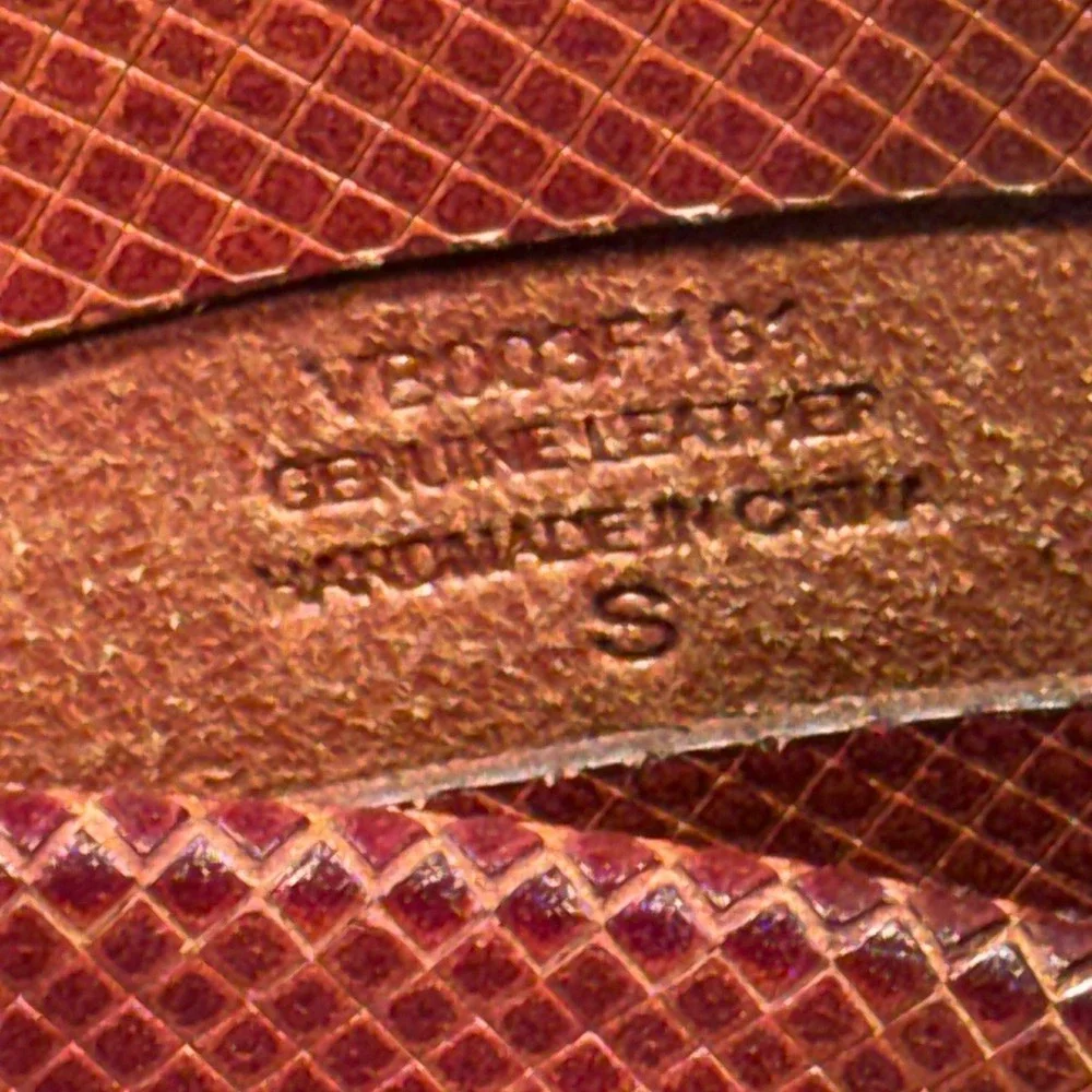 Vintage Linea Pelle Belt Brown Embossed Leather Brass V Buckle | 32W‎ Size 14